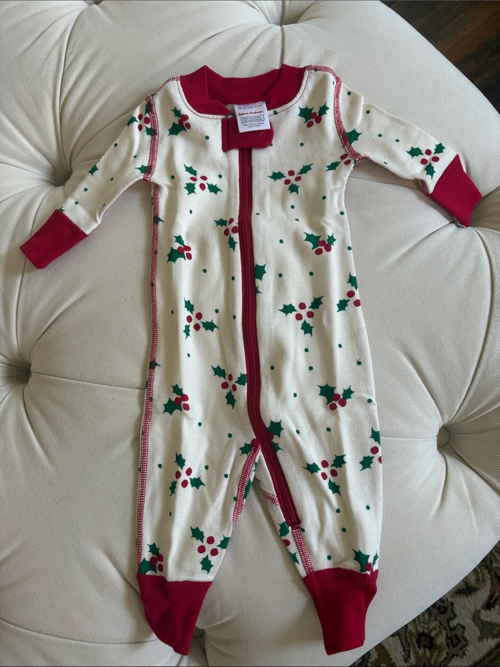 Hanna Andersson Cream Holly-Print Footed One-Piece with Red Trim